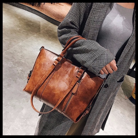 NEW THEA Crossbody Shoulder Bag - Picture 2 of 8